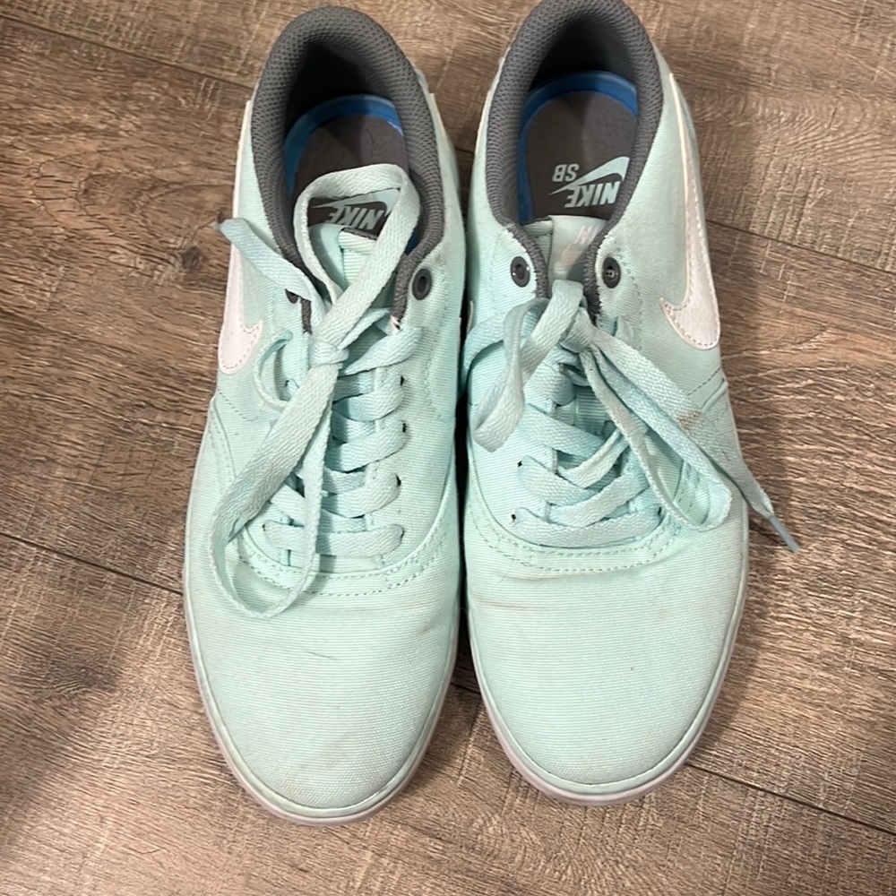 Women’s Nike sb